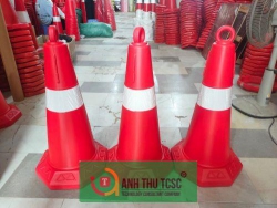 cọc tiêu giao thông nhựa cứng 55cm có đầu gắn móc xích